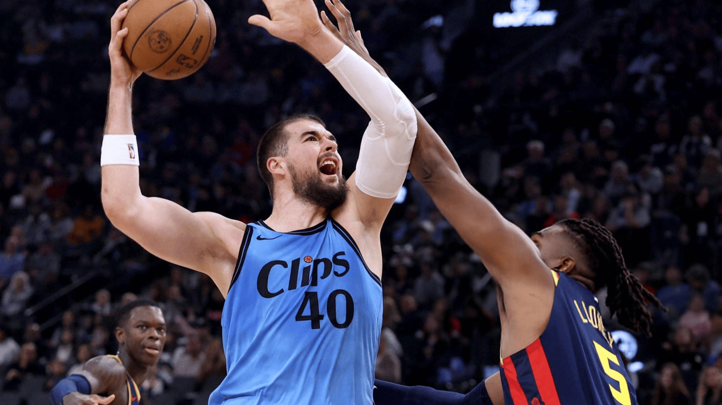 爱游戏平台 -洛杉矶快船迎CBA季后赛关键赛，冲刺阶段防线松动，底气十足，团队化学反应显著的简单介绍